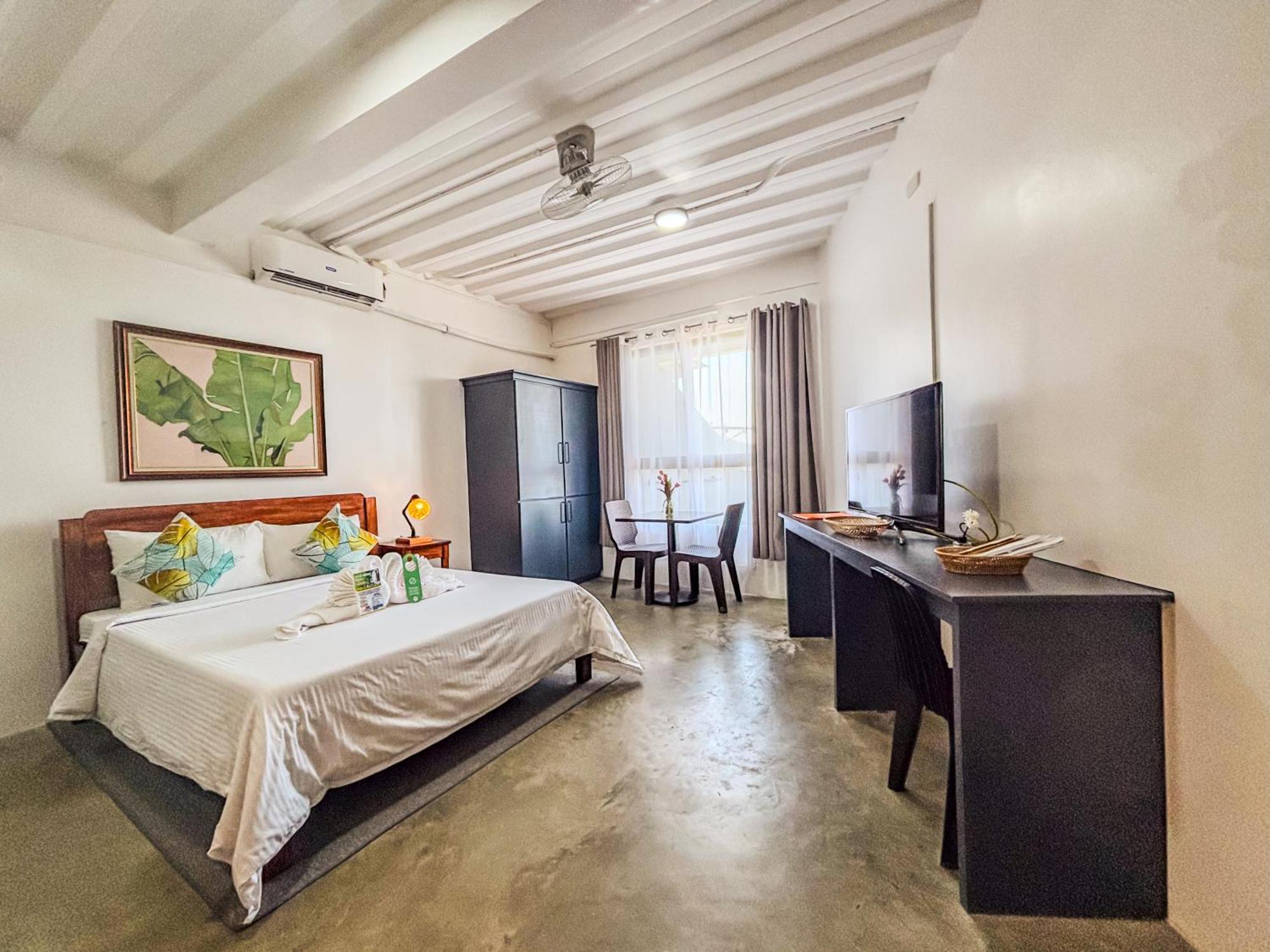Av Suites Puerto Galera Exterior foto